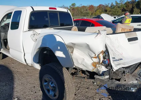 2011 Toyota Tacoma Prerunner V6 z USA, uszkodzony, nr VIN 5TFTU4GN1BX012341